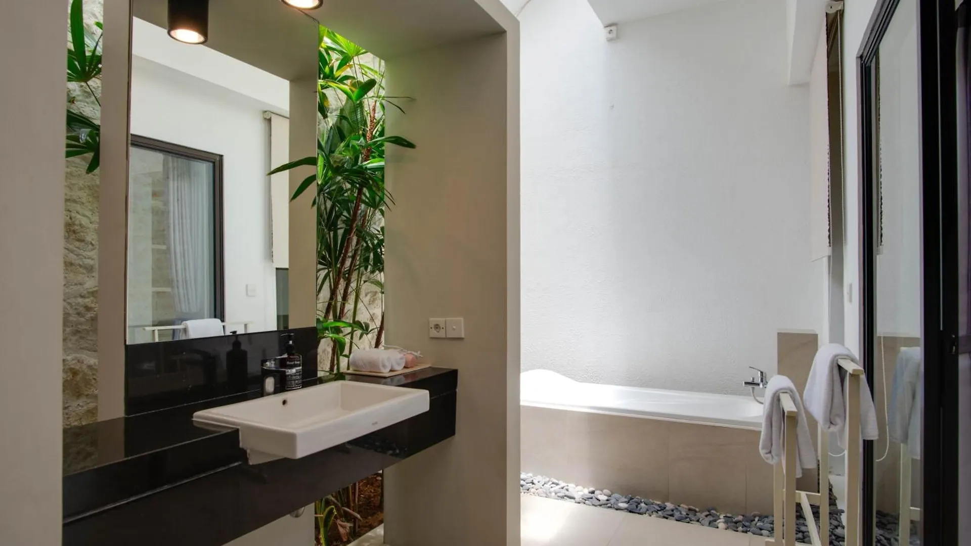 Anakula 1 - Modern 2 Bedroom Villa, Seminyak